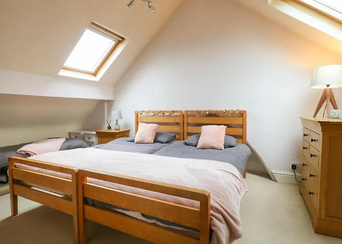 Derby Dream House - Cozy Retreat For Your Getaway